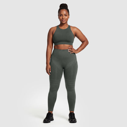 Woman wearing Sculpt 3D™ anti-cellulite leggings in gray, front view, high-waisted fit