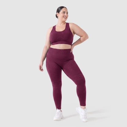 Woman wearing Sculpt 3D™ anti-cellulite leggings in plum, front view, high-waisted fit