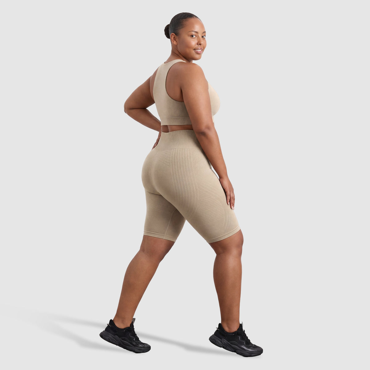 Woman wearing Sculpt 3D™ anti-cellulite shorts in beige, side view, showing the 3D sculpt lines