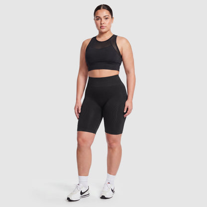 Woman wearing Sculpt 3D™ anti-cellulite shorts in black, front view, high-waisted fit