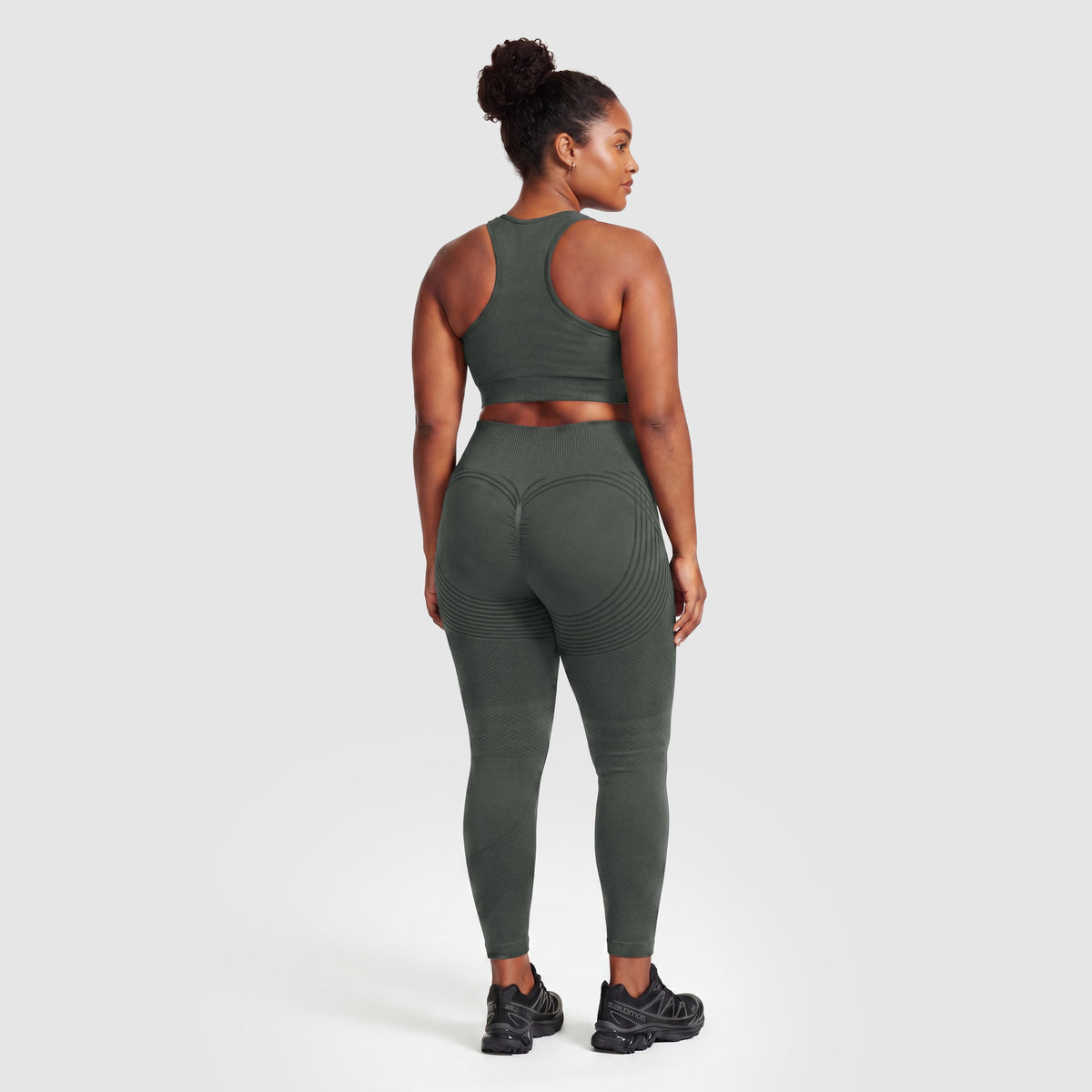Woman wearing Sculpt 3D™ anti-cellulite leggings in gray, back view, lifted, contoured rear