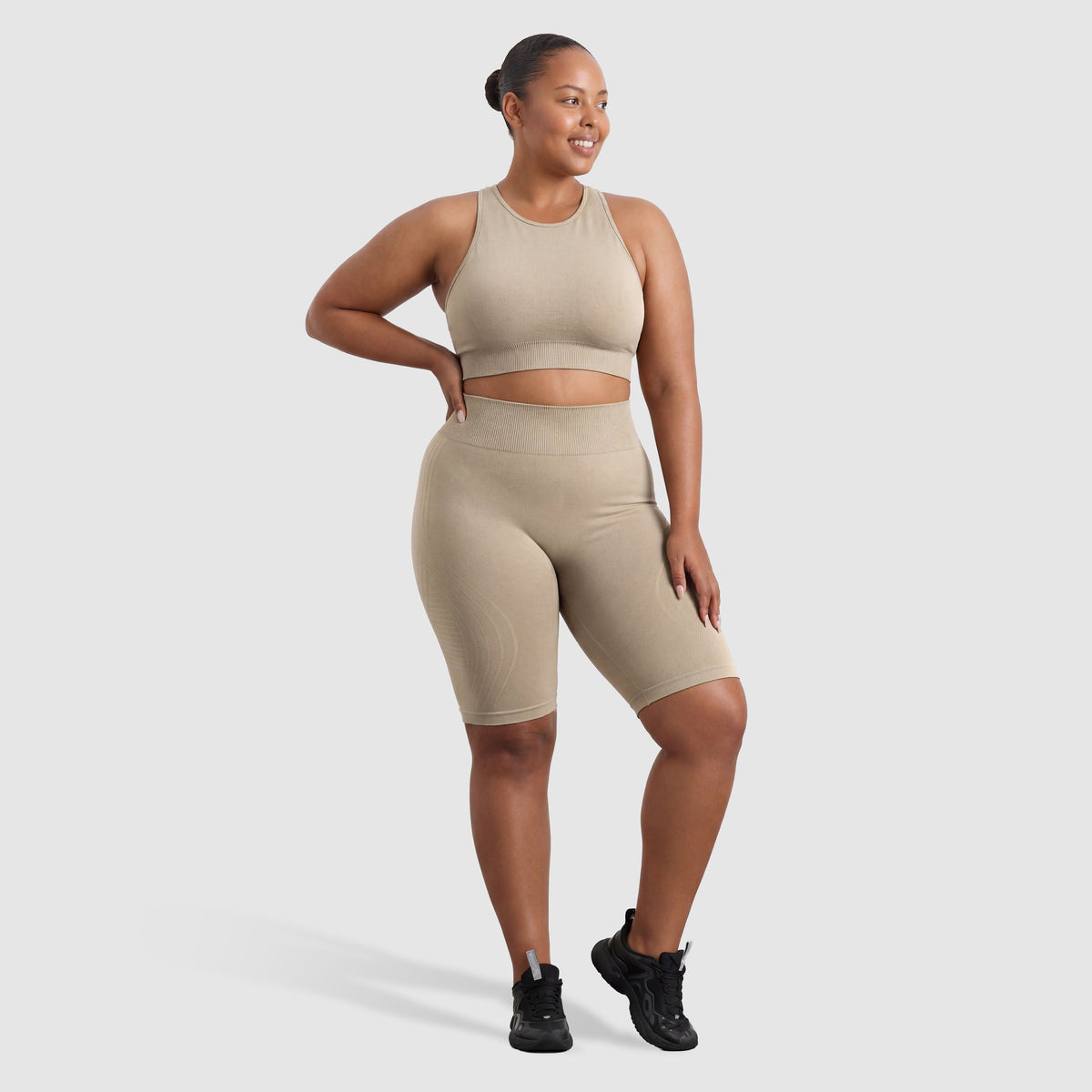 Woman wearing Sculpt 3D™ anti-cellulite shorts in beige, front view, high-waisted fit