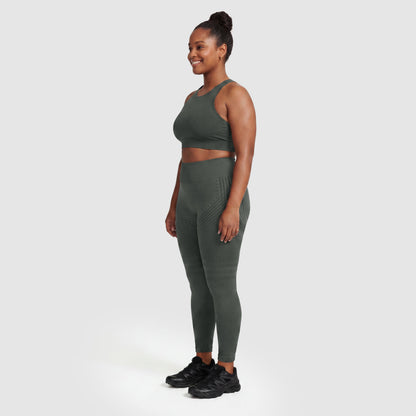 Woman wearing Sculpt 3D™ anti-cellulite leggings in gray, side view, showing the 3D sculpt lines