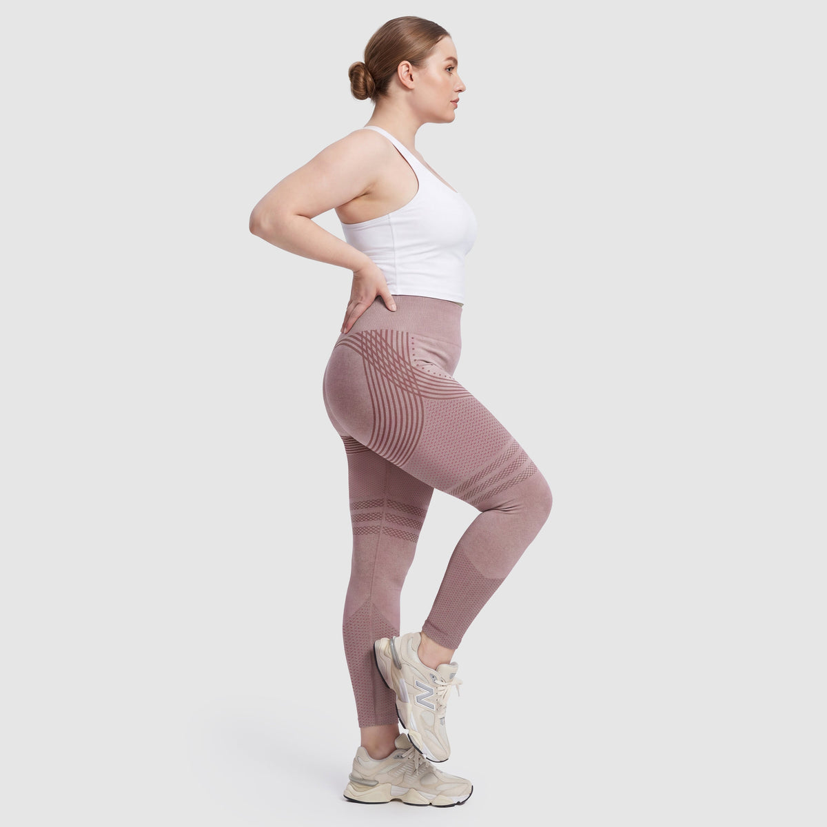 Woman wearing Sculpt 3D™ anti-cellulite leggings in pink, side view, showing the 3D sculpt lines