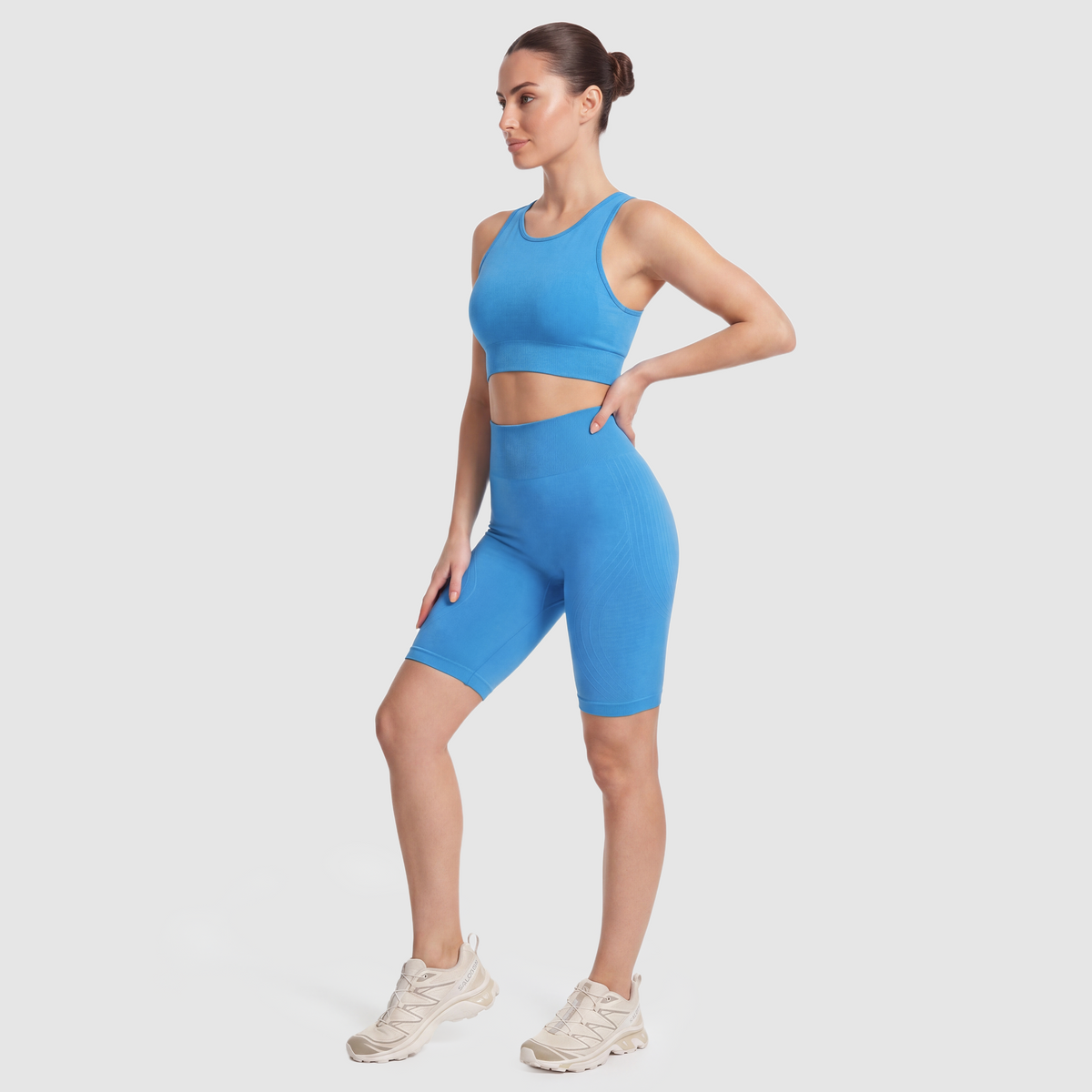 Woman wearing Sculpt 3D™ anti-cellulite shorts in turquoise, front view, high-waisted fit