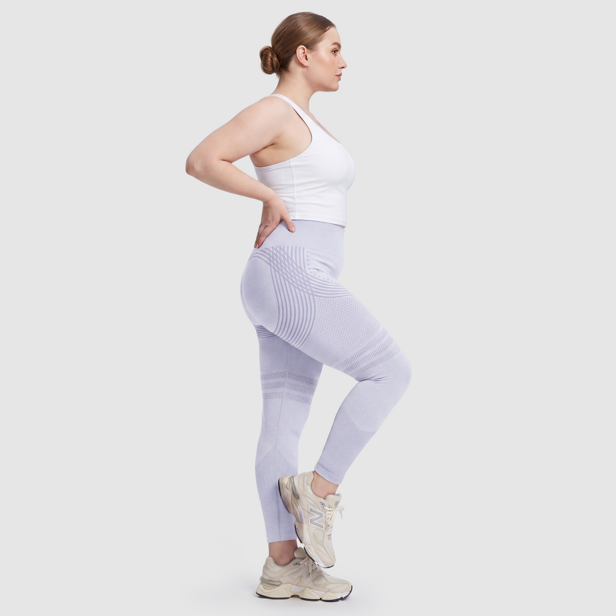 Woman wearing Sculpt 3D™ anti-cellulite leggings in light blue, side view, showing the 3D sculpt lines